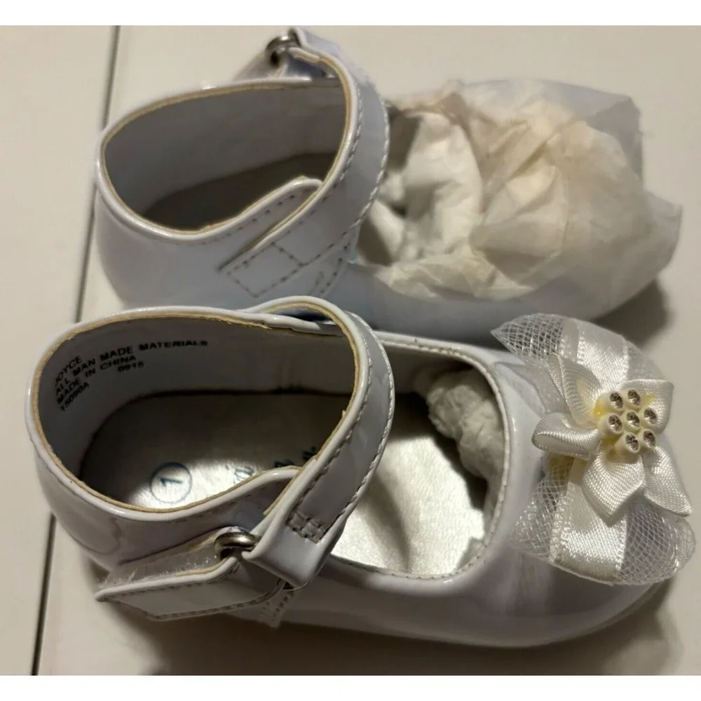 Sweá Pea & Lilli‎ White Dress Shoes With Bow & Rhinestones Size 1